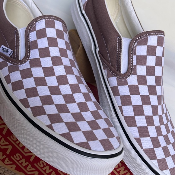 Vans Men’s Classic Slip-On
Color Theory Checkerboard
VN000BVZC9|
Sneakers - Picture 8 of 16